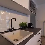 Standard By Hi5 - Madach Apartment *