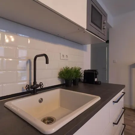 Standard By Hi5 - Madach Apartment *