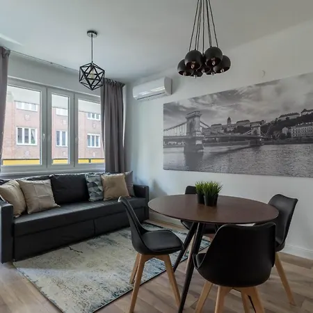 Standard By Hi5 - Madach Budapest