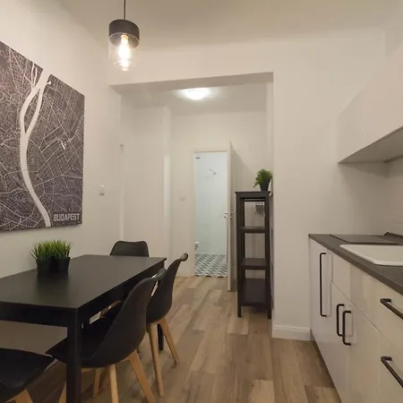 Standard By Hi5 - Madach * Budapest