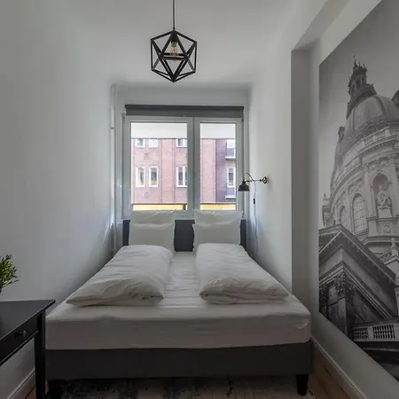 Standard By Hi5 - Madach Apartament *