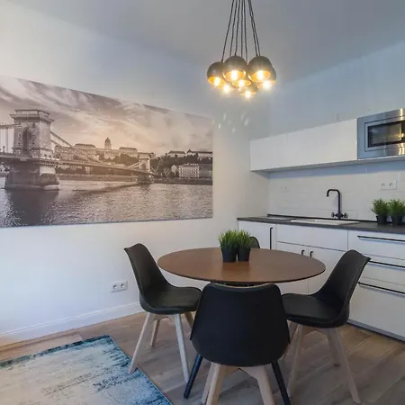 Standard By Hi5 - Madach Apartament *