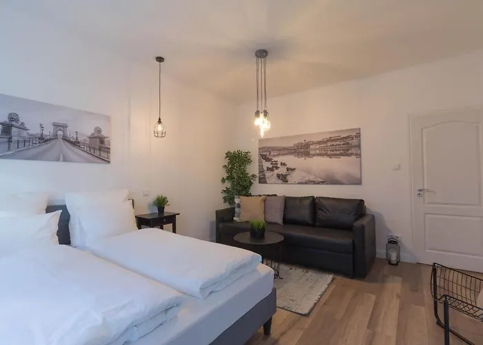 Standard By Hi5 - Madach Budapesta