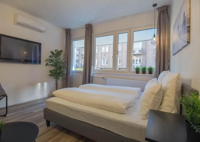 Standard By Hi5 - Madach