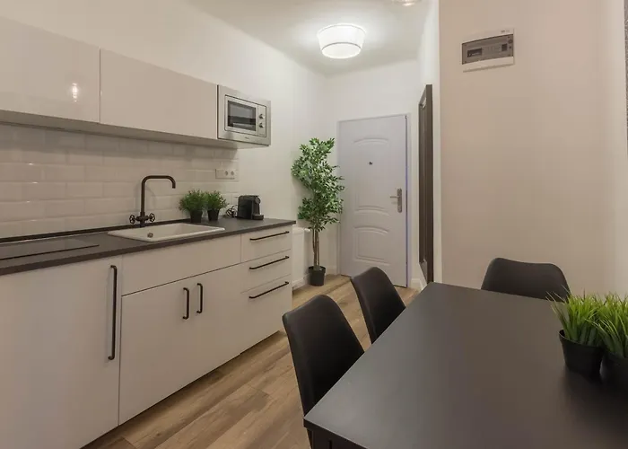 Standard By Hi5 - Madach