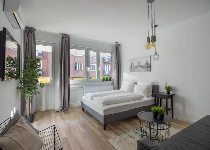 Standard By Hi5 - Madach *