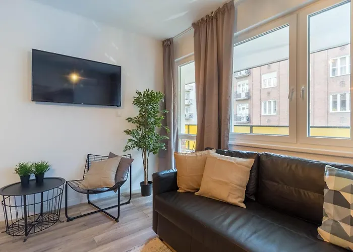 Standard By Hi5 - Madach * Budapesta