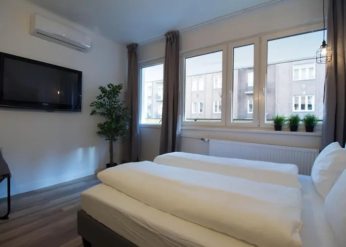 Standard By Hi5 - Madach *