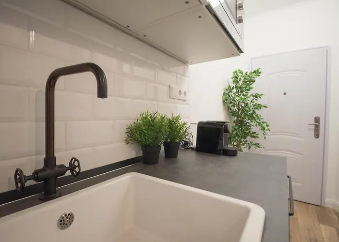 Standard By Hi5 - Madach