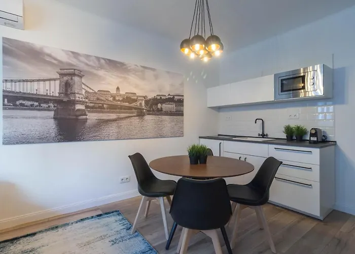 Standard By Hi5 - Madach Apartament *