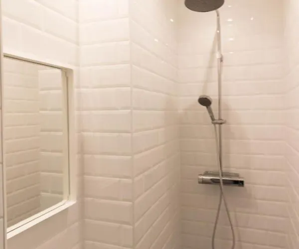 Standard By Hi5 - Madach * Budapesta