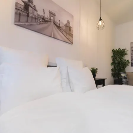 Standard By Hi5 - Madach Appartement Boedapest